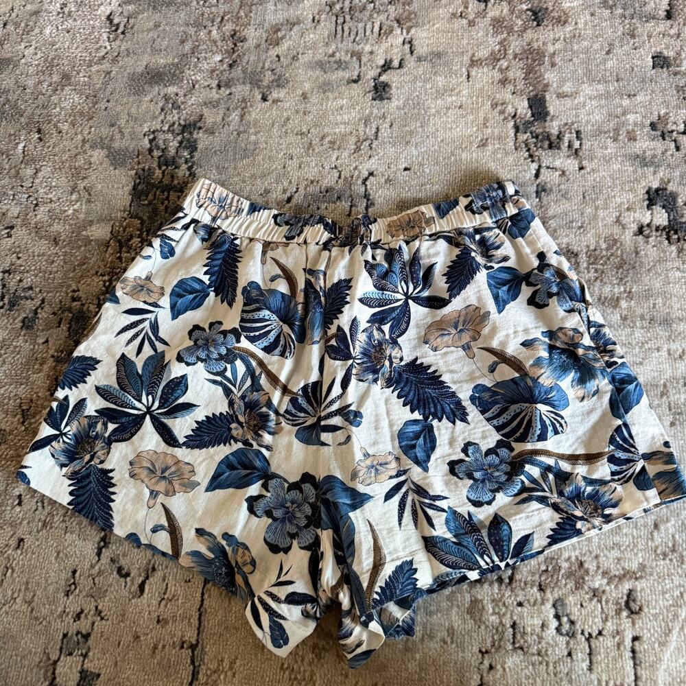 C & C California Blue White Linen Blend Shorts 12 Floral Belt Pockets Resortwear - Picture 7 of 7